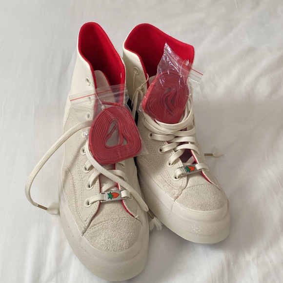 Converse Rabbit Limited edition new never used - Picture 8 of 10